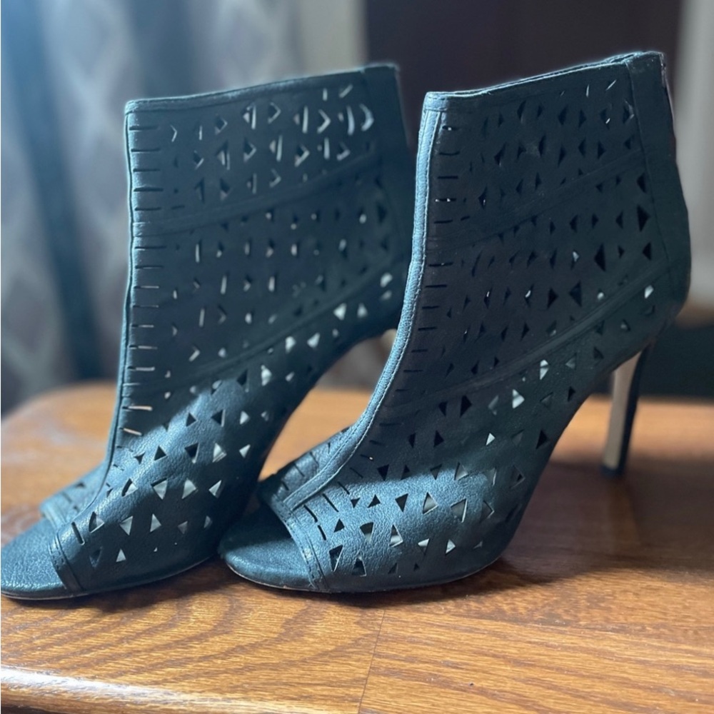 Vince Camuto Black Cut Out Booties, Size 8M
